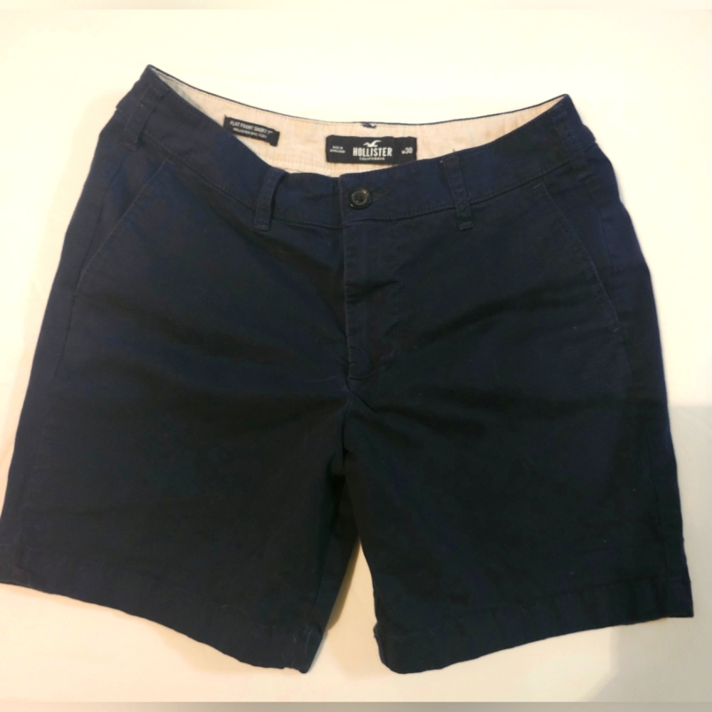 HOLLISTER NEVER WORN navy blue boys shortS